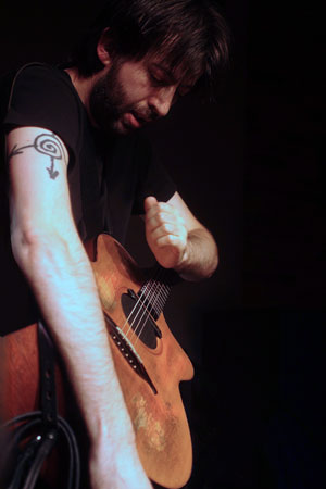 Jon Gomm plays a session in Harrogate