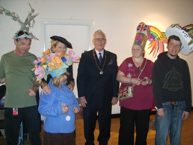Winners of the hat parade with the Deputy Mayor