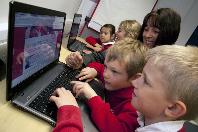 Head Teacher, Mrs Cheryl Smith navigates the new website with Western school children