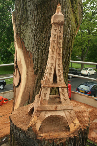 Wooden-Eiffel-without-scaffolding