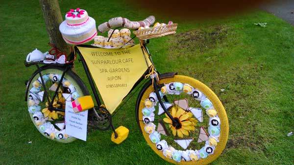 Sun-Parlour-cafe-bike-with-knitted-cakes