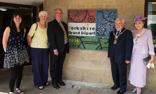 Artist Sue Kershaw, Cllr Jenny Travena, Cllr John Fox, Mayor of the Borough of Harrogate Cllr Jim Clark and Mayoress Cllr Mrs Shirley Fawcett