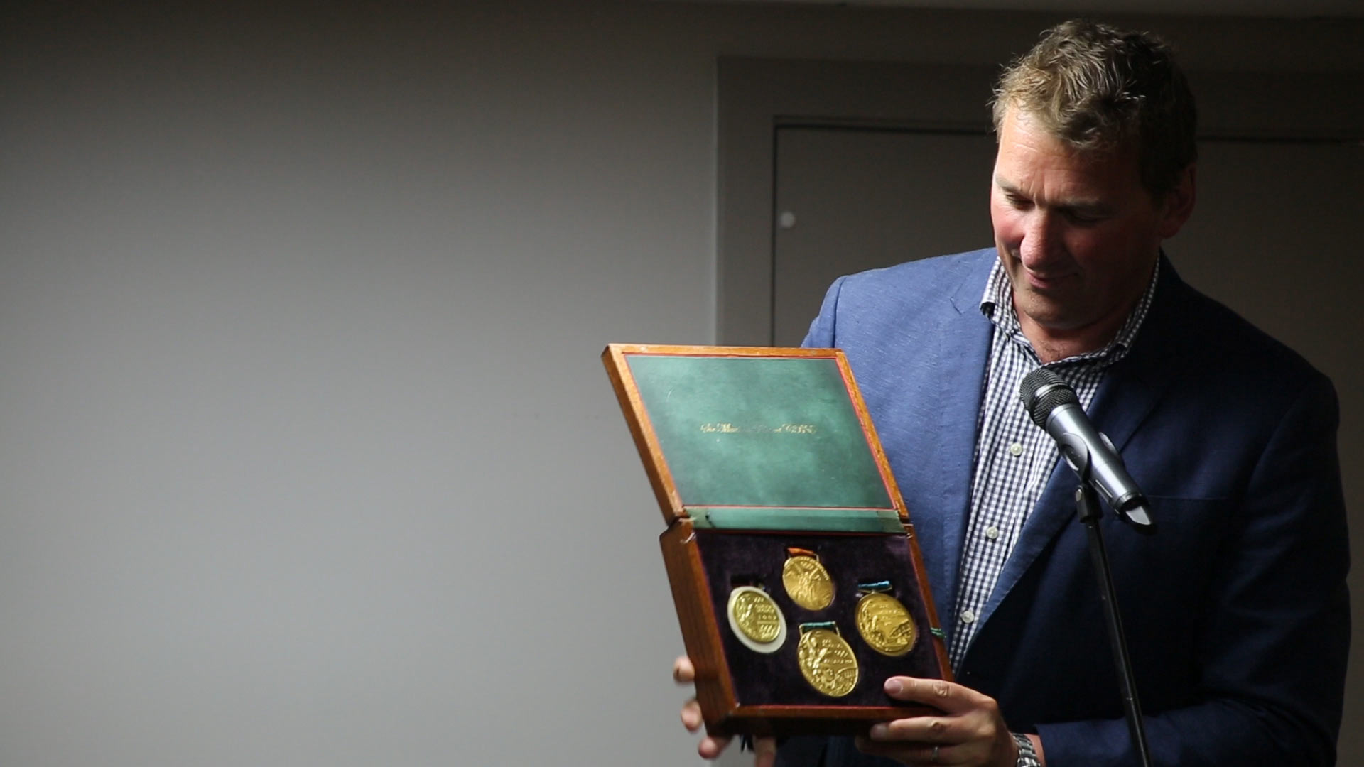 Sir-Matthew-Pinsent-shows-off-his-4-Olympic-medals