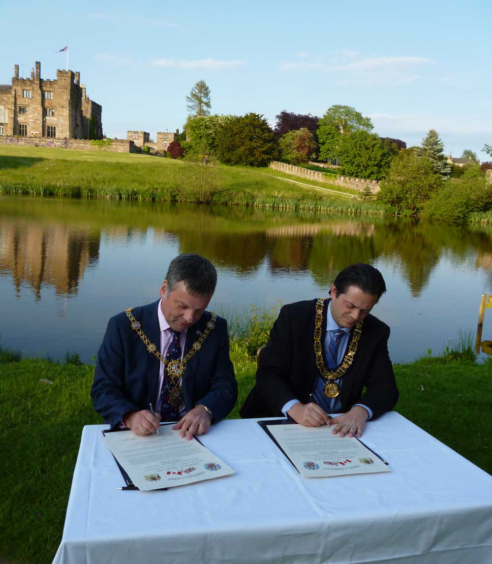 Cllr Michael Newby and Jeﬀ Lehman signing the Partnership Agreement at Ripley Castle on Friday 7th June 2013