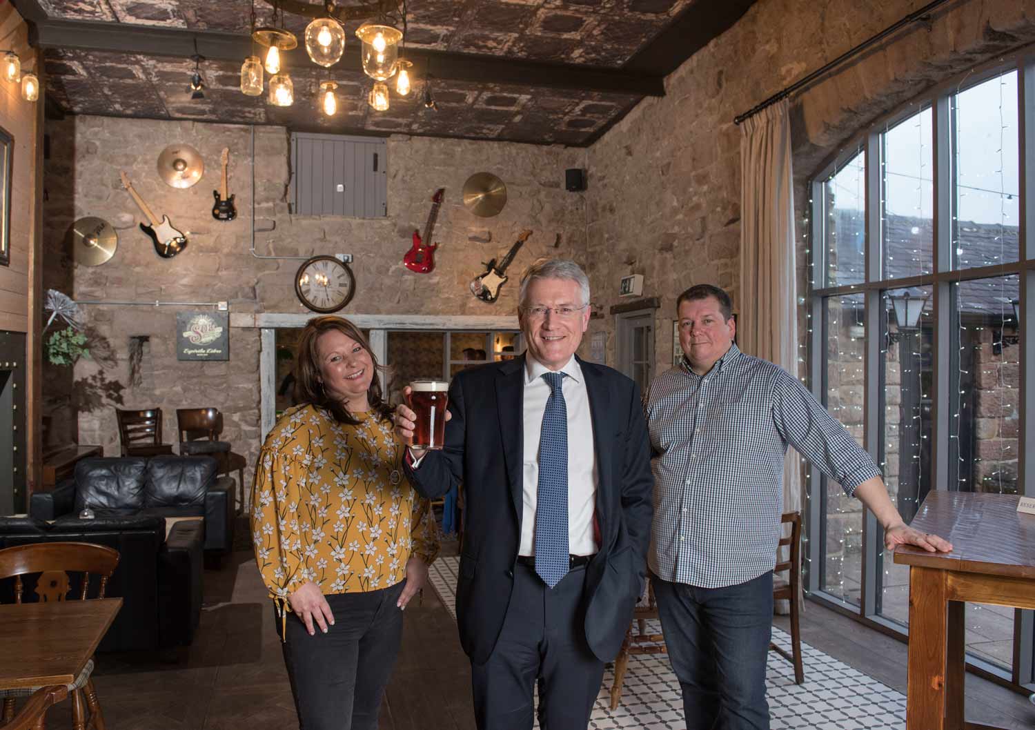 MP for Harrogate & Knaresborough, Andrew Jones, recently visited The Knox in Bilton, Harrogate. He was there to celebrate the success of licensees Simon and Katie Swannie