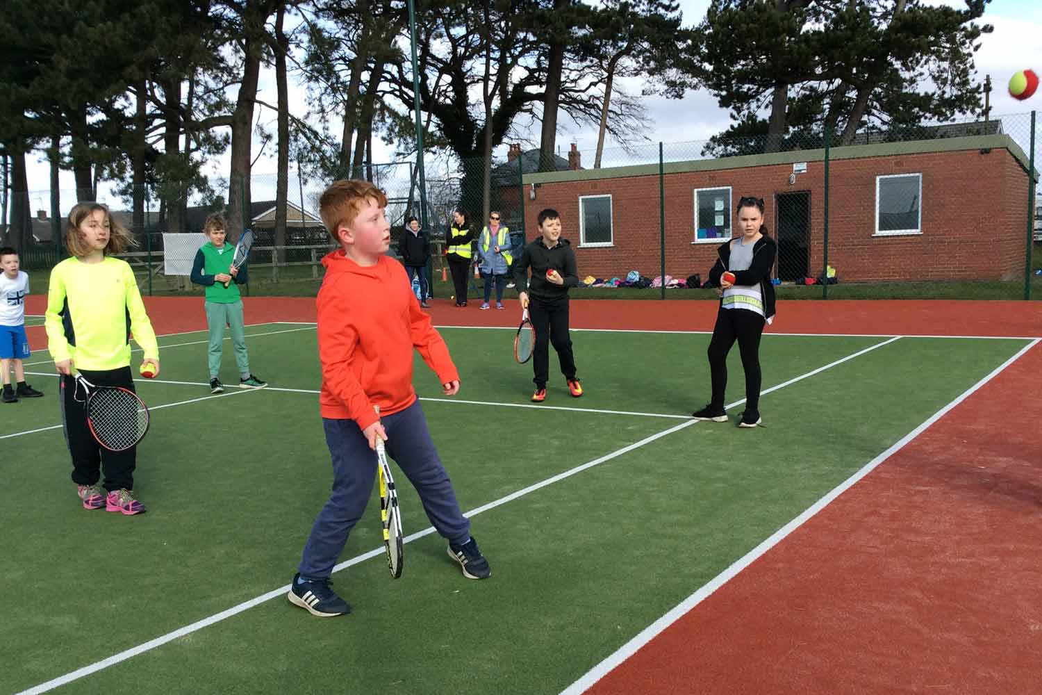 Children in years 4,5 & 6 got the chance to try their hand at tennis thanks to a kind invitation by Starbeck Tennis Club
