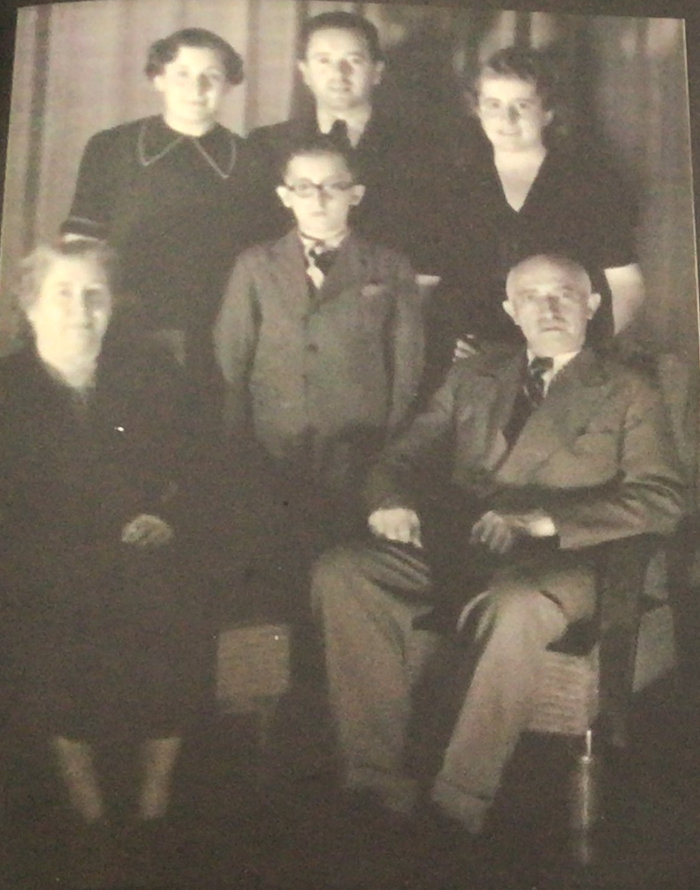 The-last-image-of-the-family-together-in-1938