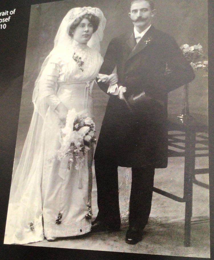 Wedding-picture-Gisela-and-Josef-Schwarz-1910-Vienna.