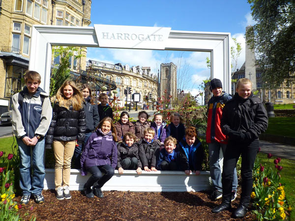 Pupils of Primar Schul Muolen and Follifoot CE Primary School enjoy a day in Harrogate