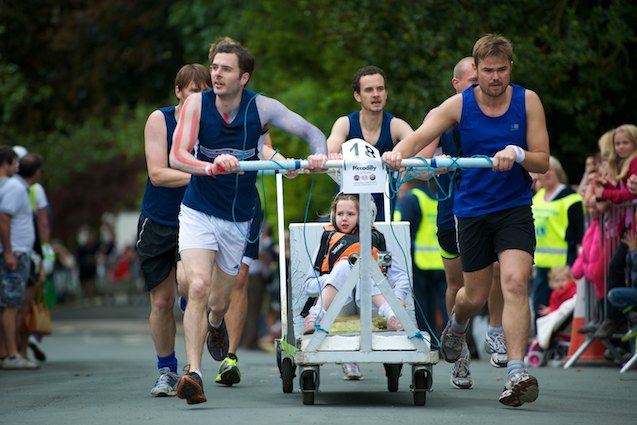 Knaresborough Bed Race 2012 (10)