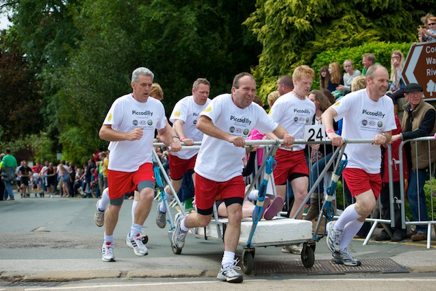 Knaresborough Bed Race 2012 (11)