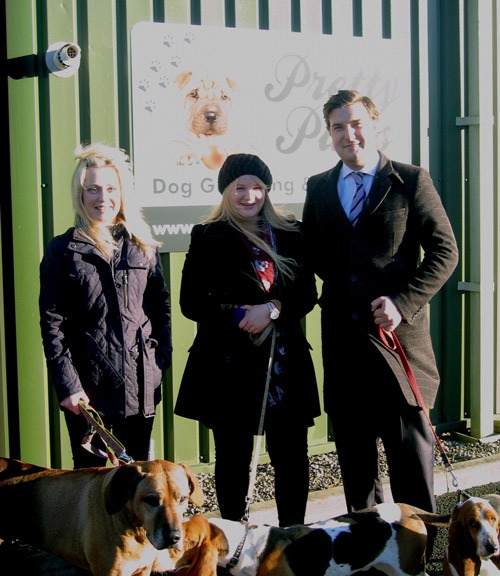 (l-r) Sophie Knox (Petsperfect.co.uk), Amy Heptonstall (Pretty Paws) and Paul Beckett (Carter Jonas)