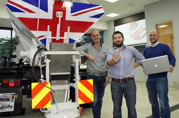 True Grit! Econ Engineering sales and marketing manager, Wayne Tench (centre) with AudioVogue co-directors Andy Wyatt (left) and Peter Hudspeth in the world’s only homage to gritters