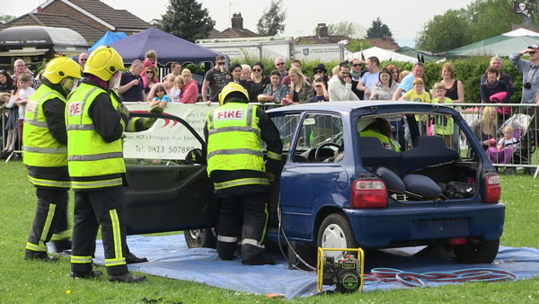 Bilton-Gala-2014-car-cutting