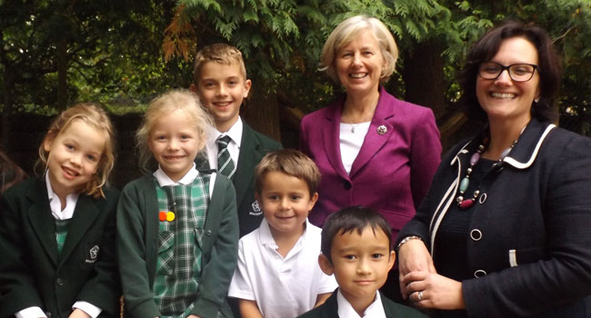 Mrs. Sowa (Right) with retiring Headteacher Mrs. Skillington and Brackenfield pupils