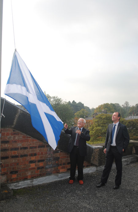 Mayor-of-Harrogate-District-and-Leader-of-Harrogate-Borough-Council-raise-Saltire-flag-3