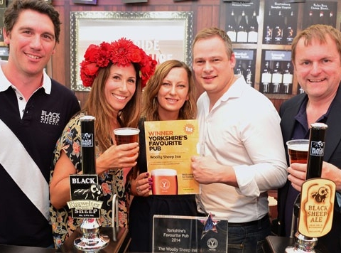 Actress Gaynor Faye presents 2014 winners, The Woolly Sheep Inn, with their award