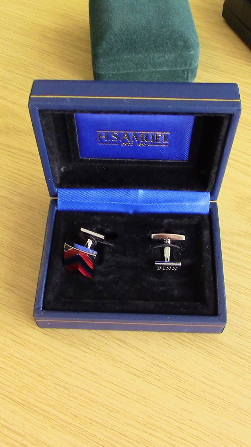 cufflinks red and black