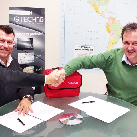 Chris McDonald and Rob Earle sign contract