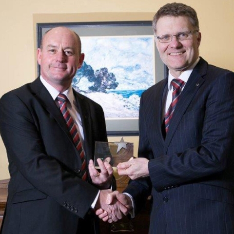 Steve Lee receiving the ‘Parts Manager of the Year’ award from Vertu Motors CEO, Robert Forrester