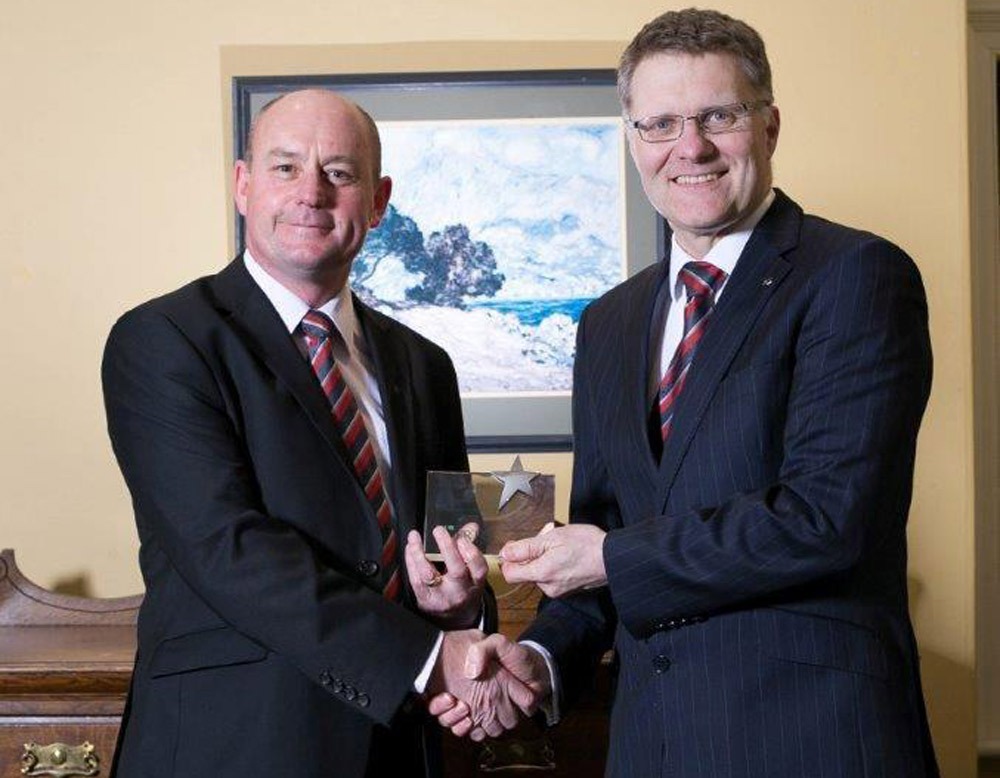 Steve Lee receiving the ‘Parts Manager of the Year’ award from Vertu Motors CEO, Robert Forrester