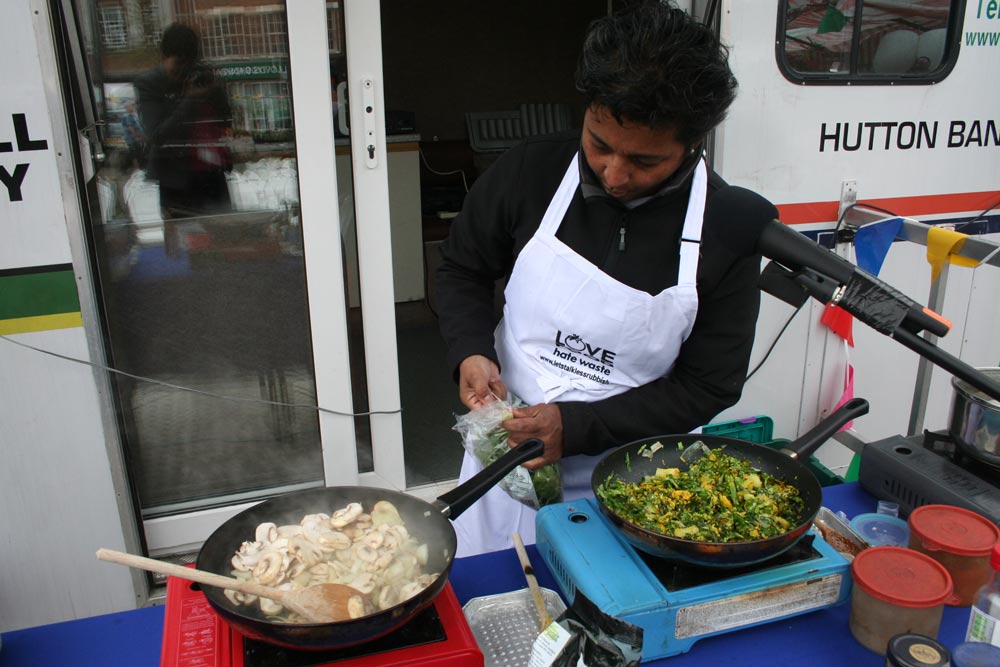 Ripon-market-sri-lanka-stall-cooking