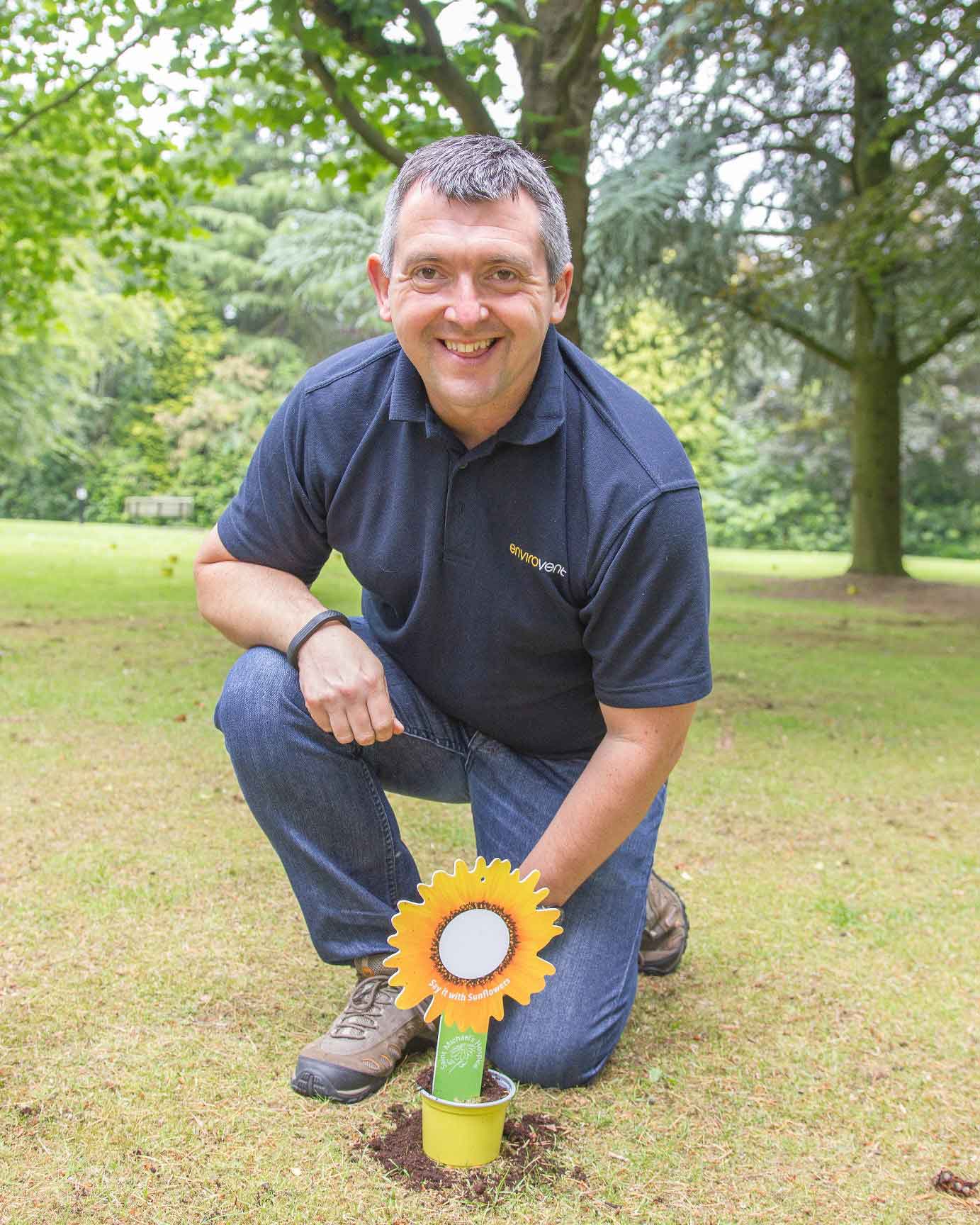 Andy-Makin-at-Saint-Michael's-Hospice
