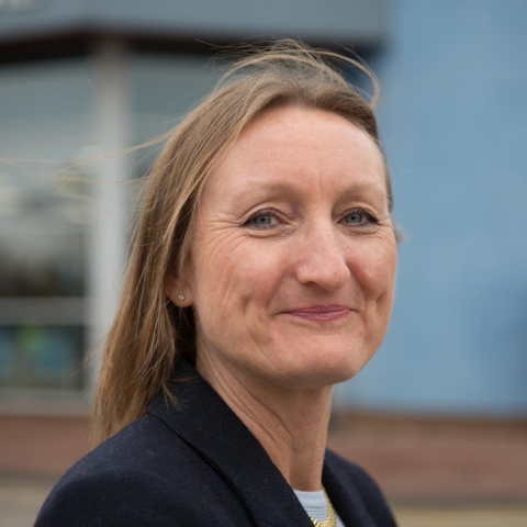 Dr Ros Tolcer