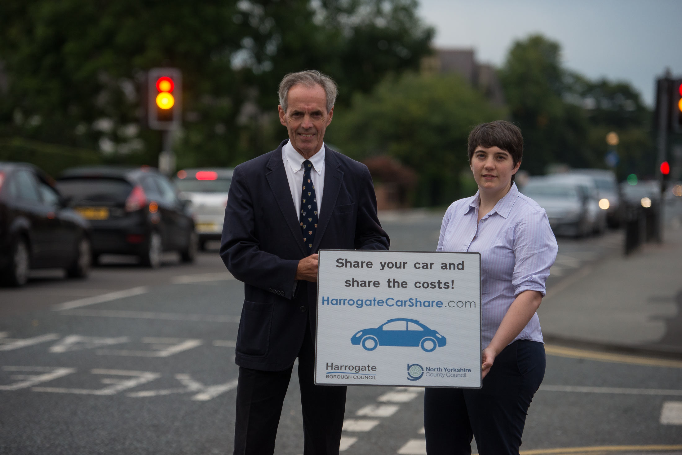 Harrogate Borough Council’s Cabinet Member for Sustainable Transport, Councillor Rebecca Burnett joined Councillor Don Mackenzie, North Yorkshire County Council’s Executive Member for Highways, and harrrogatecarshare.com members to unveil the new signs