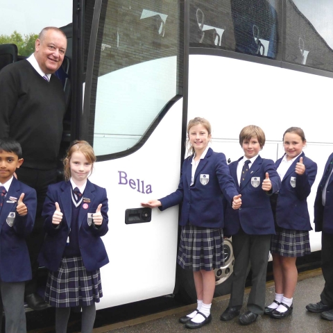 Winners of the GSAL school bus naming competition with Peter Oakley, driver of ‘Bella’: (L-R) Iniyan Baranidharan, Eleanor Bryant, Ruby Gratton, Oliver Lumb, Arielle Baskind and Hamzah Masudi