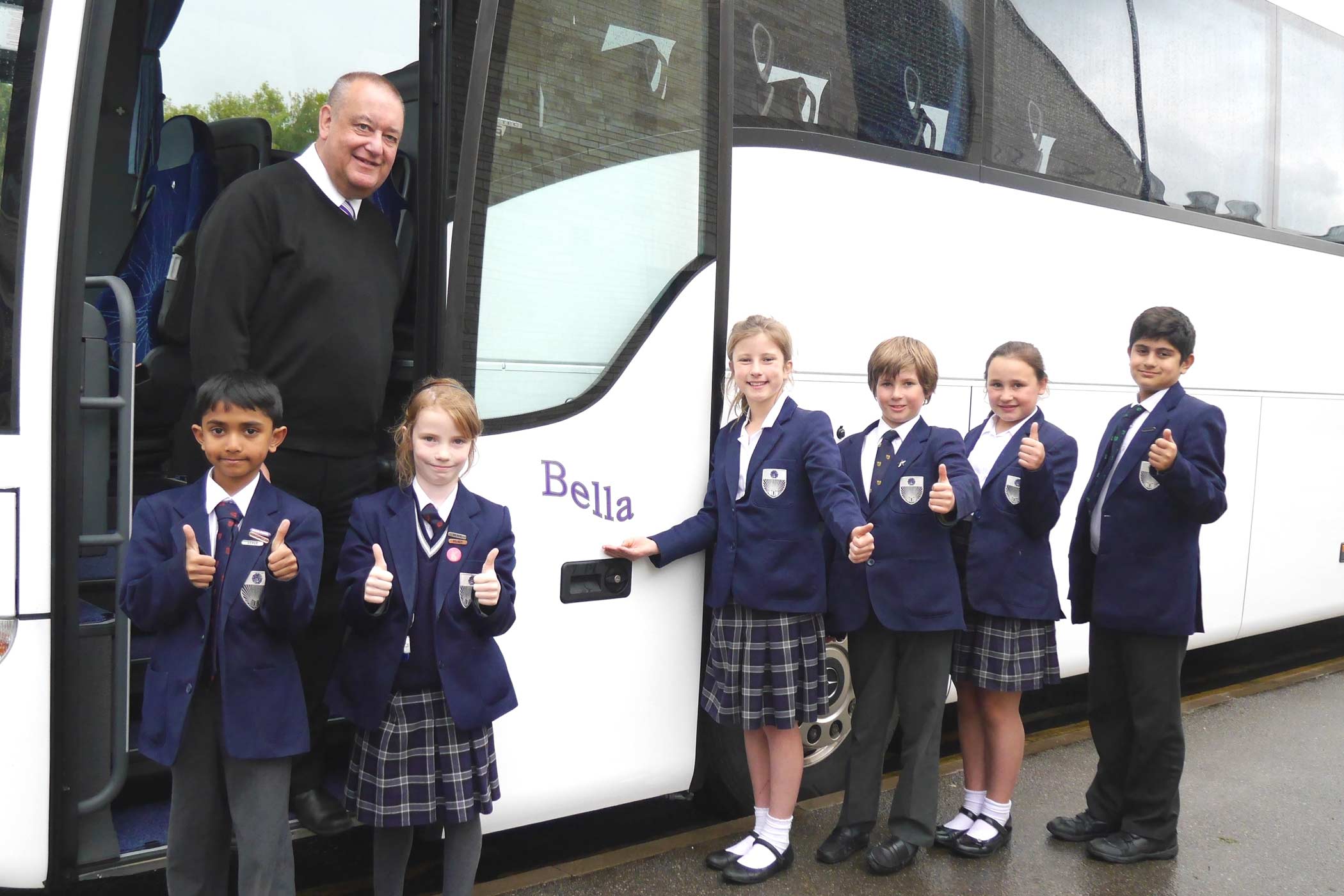 Winners of the GSAL school bus naming competition with Peter Oakley, driver of ‘Bella’: (L-R) Iniyan Baranidharan, Eleanor Bryant, Ruby Gratton, Oliver Lumb, Arielle Baskind and Hamzah Masudi