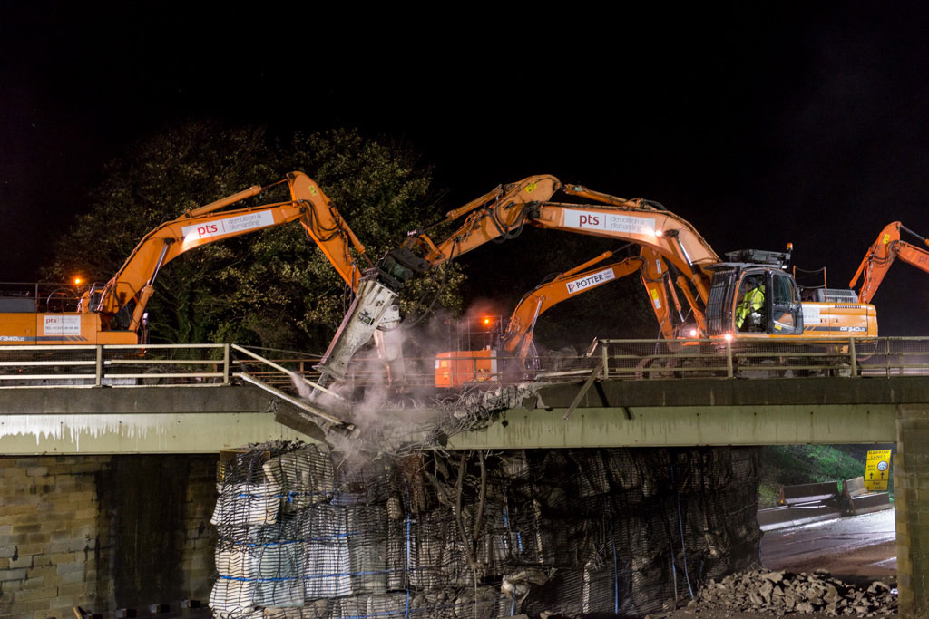 the original Fort Bridge during demolition