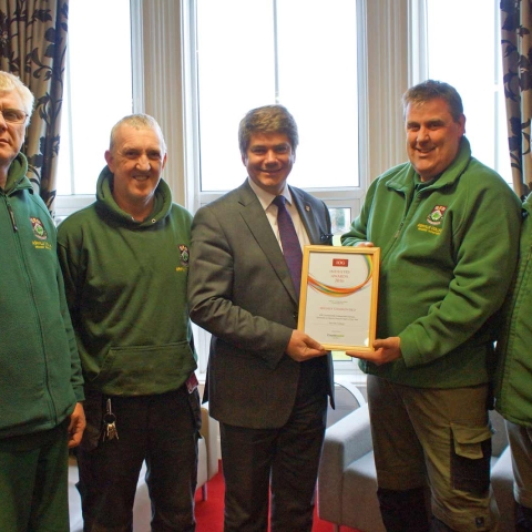 Growing Strong! Ashville College Headmaster Mark Lauder (centre) with groundskeepers (from left) John Pullan, Graham Oxley, Kevin Whorley and Karl Spink with the IOG certificate of commendation