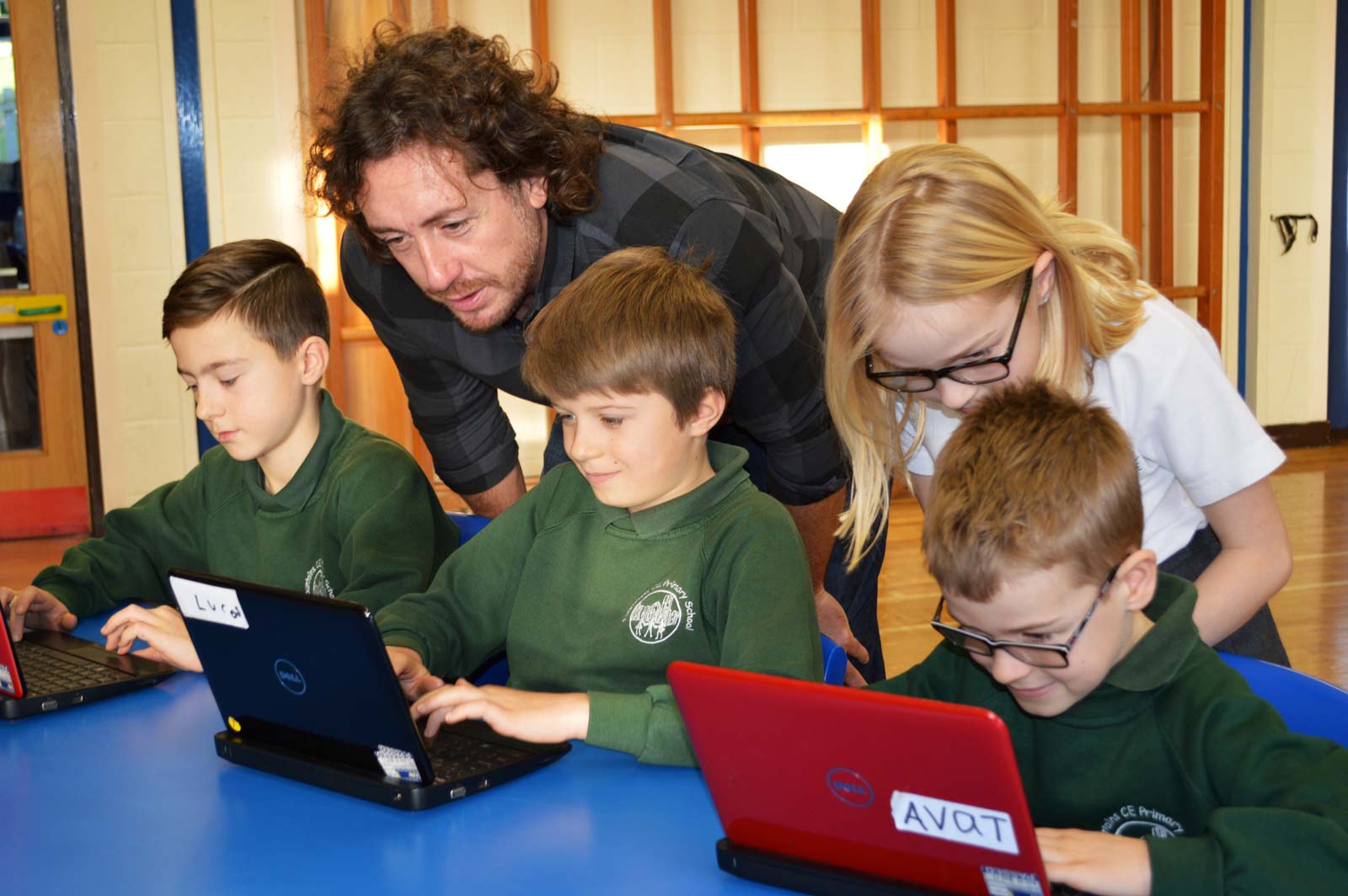 Cricketer Ryan Sidebottom visited pupils at Fountains CE Primary School