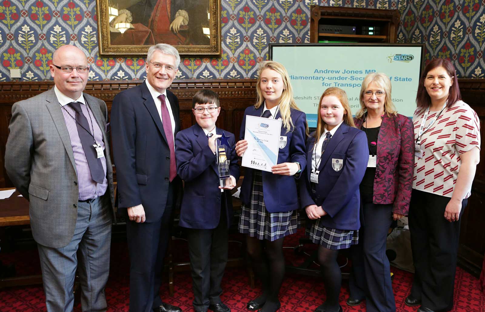 aul Womersley, GSAL director of estates, Andrew Jones MP, GSAL pupils Ben Cavasi Y7, Alice MacKenzie Y10 and Milly MacKenzie Y8, Shirley Jeffs,  GSAL Transport, and Sarah Grattage, Vice Chair of Modeshift