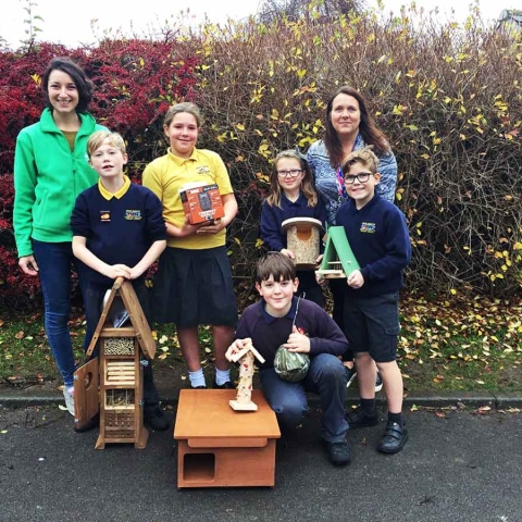 L-R. Emily Fulda, Canal & River Trust with pupils & Fiona Verrill (teaching assistant) low res