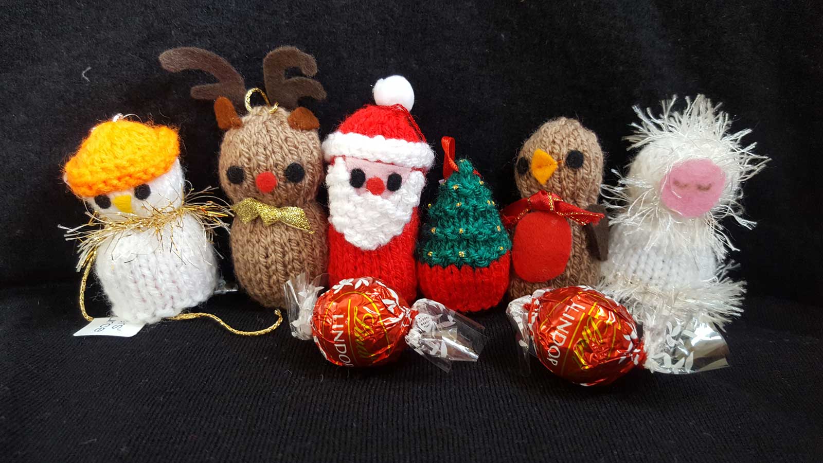 The knitted Christmas decorations