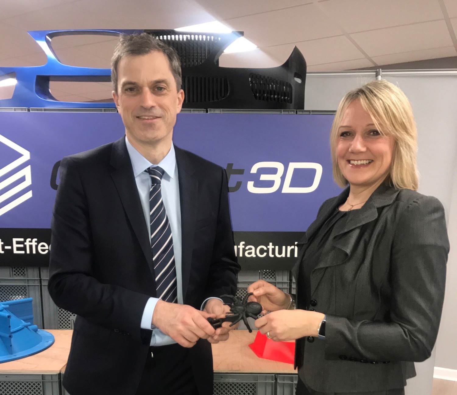 Julian Smith MP with Joanna Young, Managing Director of GoPrint3D