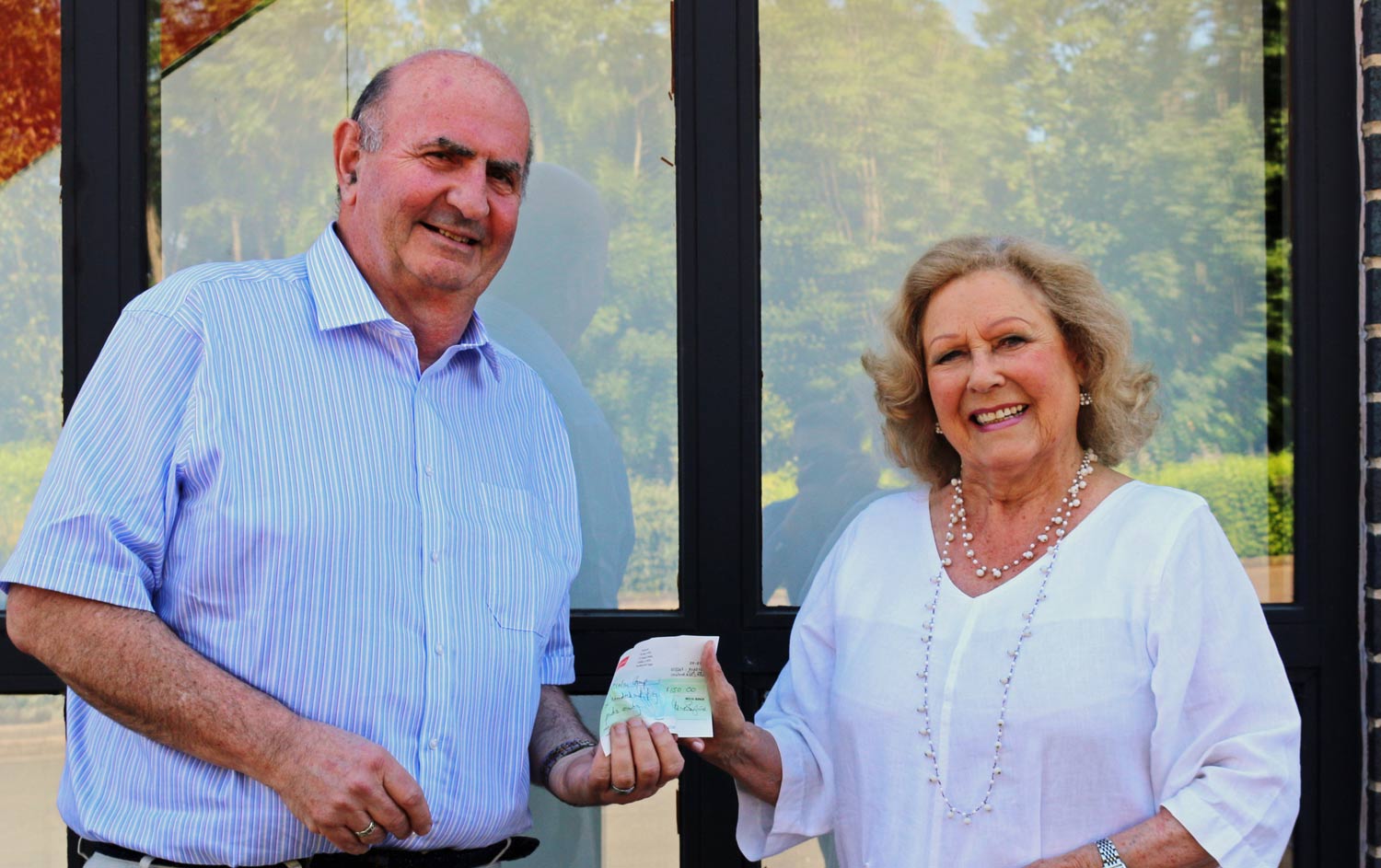 L-R Avalon CEO Larry Hollando receives a cheque from Bridge Bunch member Susan Nobbs