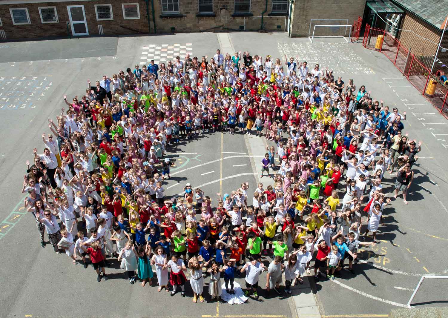 The whole of Western Primary School, pupils, staff, Headteacher and Chair of Governors depicting ‘O’ for Outstanding