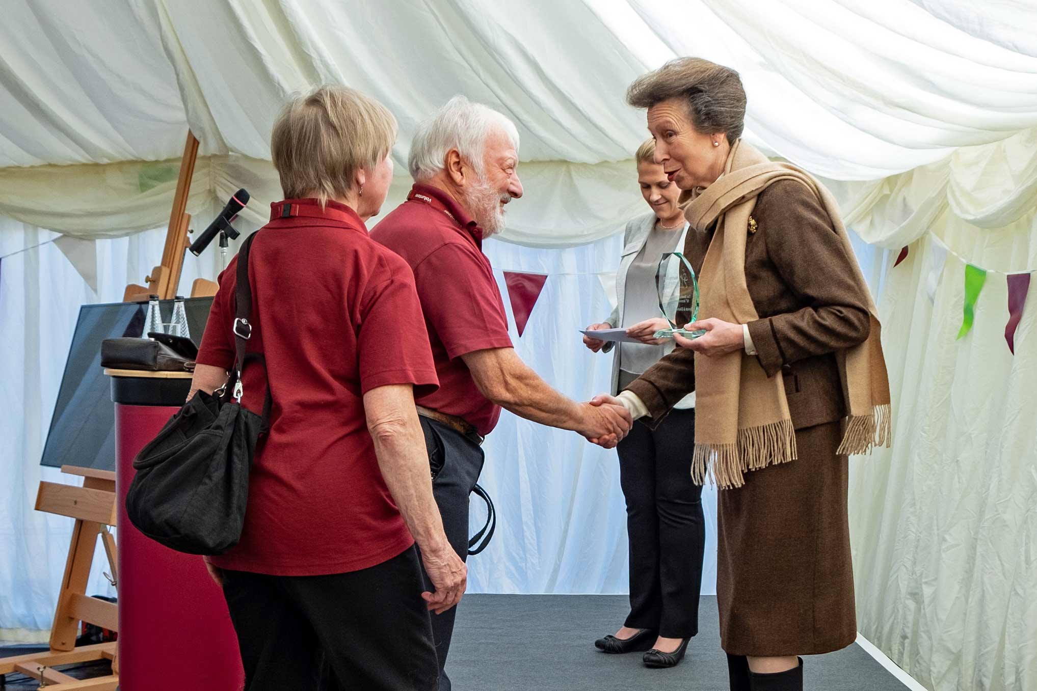 Eleanor-&-Derrick-receive-their-Hearing-Dogs-award-from-Princess-Anne-18October2018