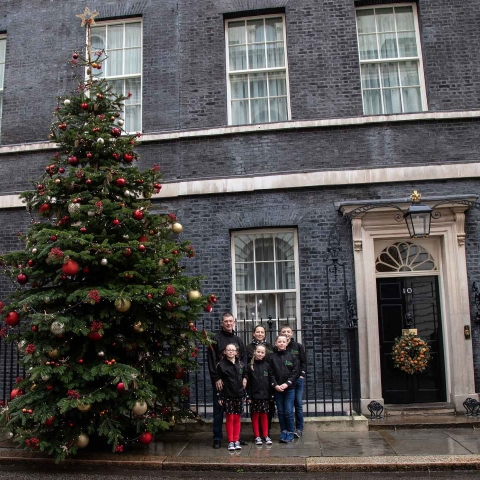 2019-winner-Stuart-and-Jennie-Kirkup-of-Dartmoor-Christmas-Trees-with-their-children