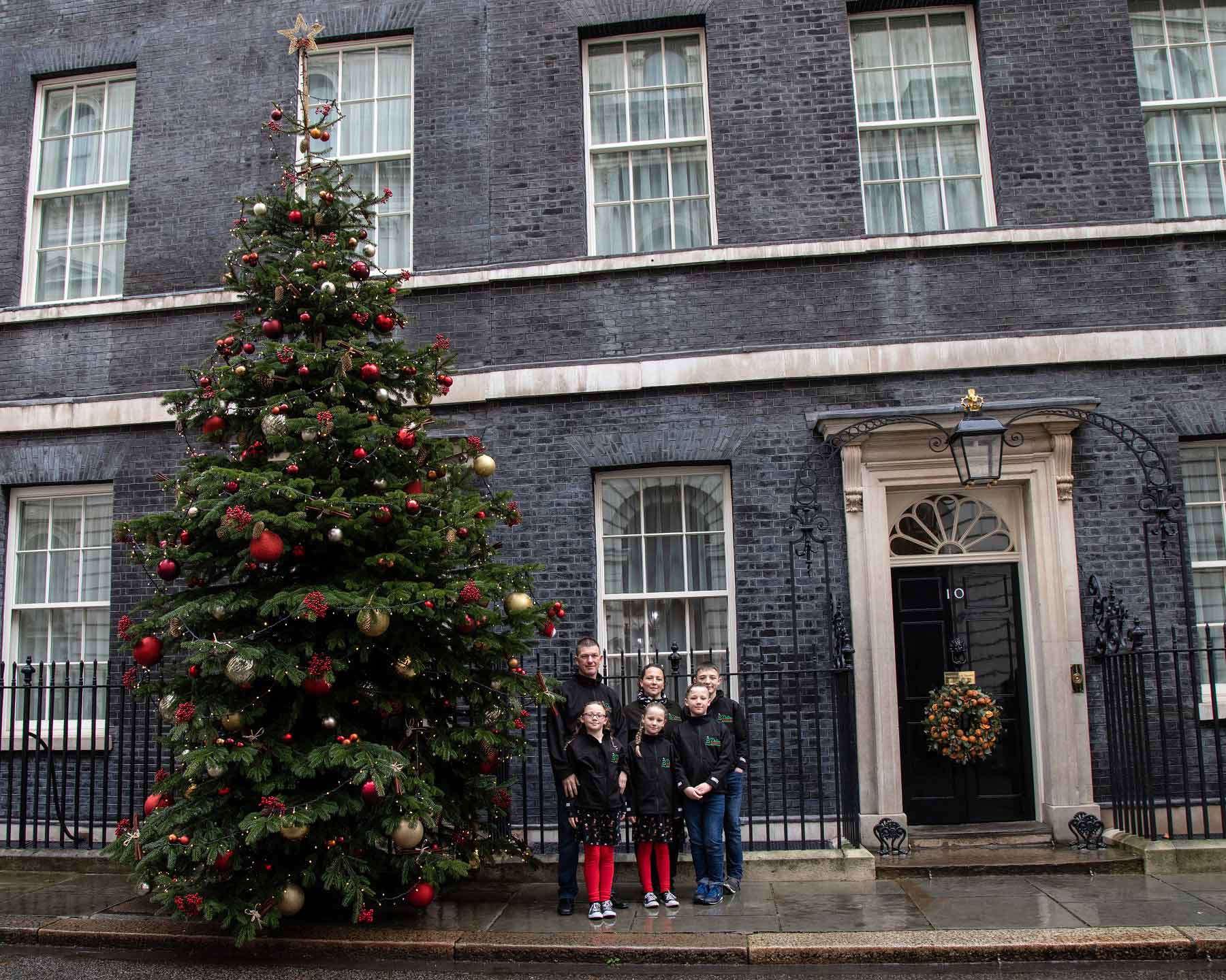 2019-winner-Stuart-and-Jennie-Kirkup-of-Dartmoor-Christmas-Trees-with-their-children