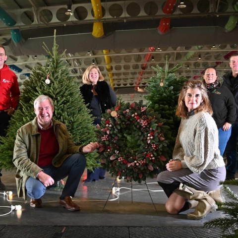 Peter-Wright-and-Amanda-Owen-are-special-guest-judges-in-the-BCTGA-competition-along-with-Toby-Ryley-Wreath-Judge-Heather-Parry-head-of-BCTGA-and-Head-Tree-Judges-Stuart-and-Jennie-Kirkup