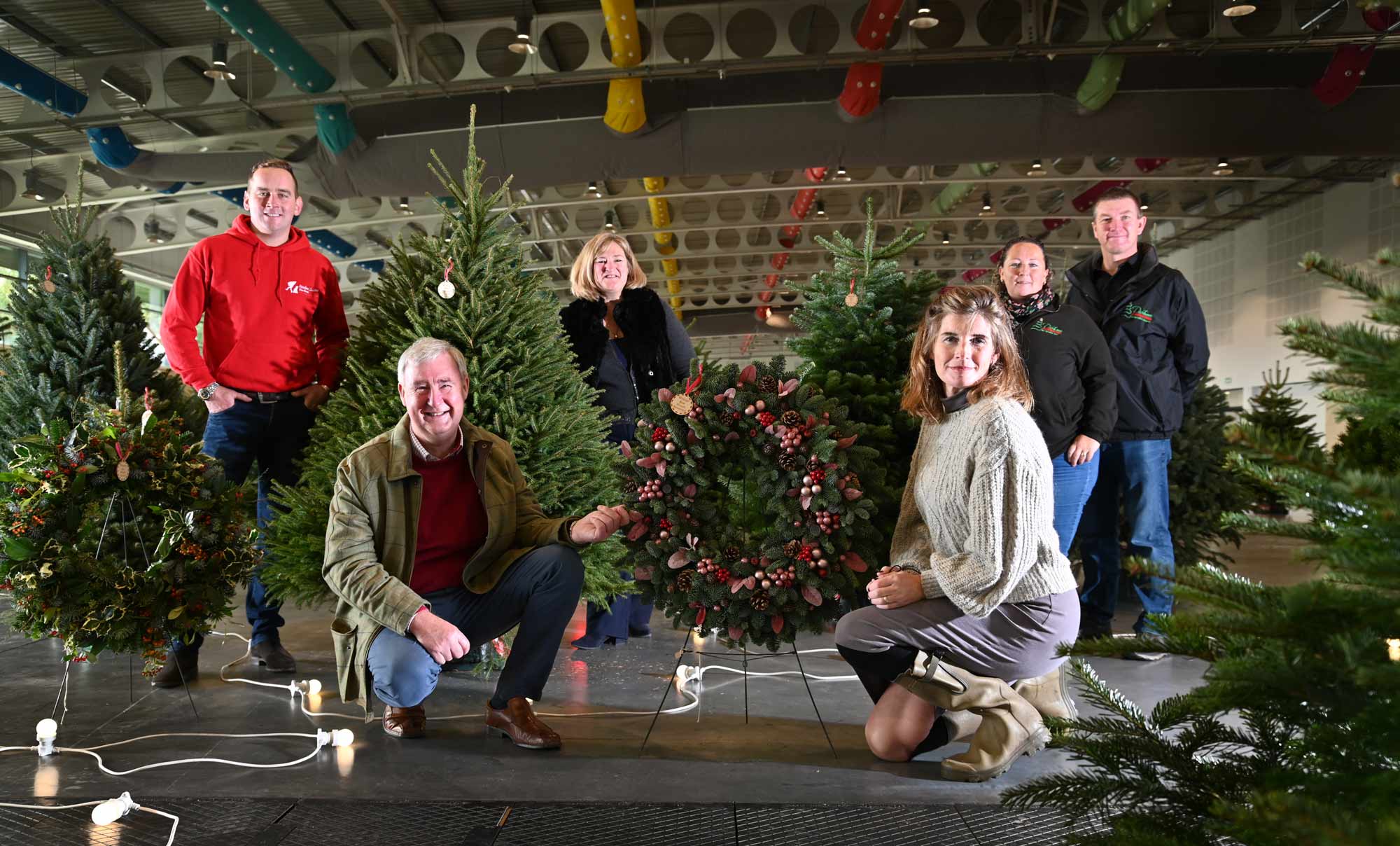 Peter-Wright-and-Amanda-Owen-are-special-guest-judges-in-the-BCTGA-competition-along-with-Toby-Ryley-Wreath-Judge-Heather-Parry-head-of-BCTGA-and-Head-Tree-Judges-Stuart-and-Jennie-Kirkup