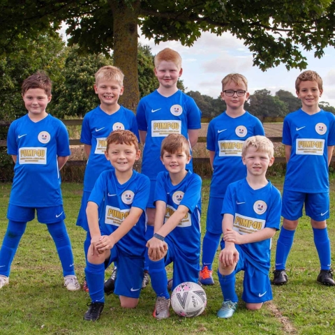 Boroughbridge Juniors FC Under 9 Boys wearing their new kit sponsored by Pump4U