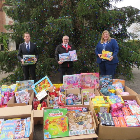 (From L-R) Principal of Queen Ethelburga’s Collegiate Dan Machin, Major Andrew Dunkinson of the York Salvation Army Corps and Amy Martin, Chair of the Board at QE, with the gifts collected by the QE Community for the 2021 Christmas Present Appeal