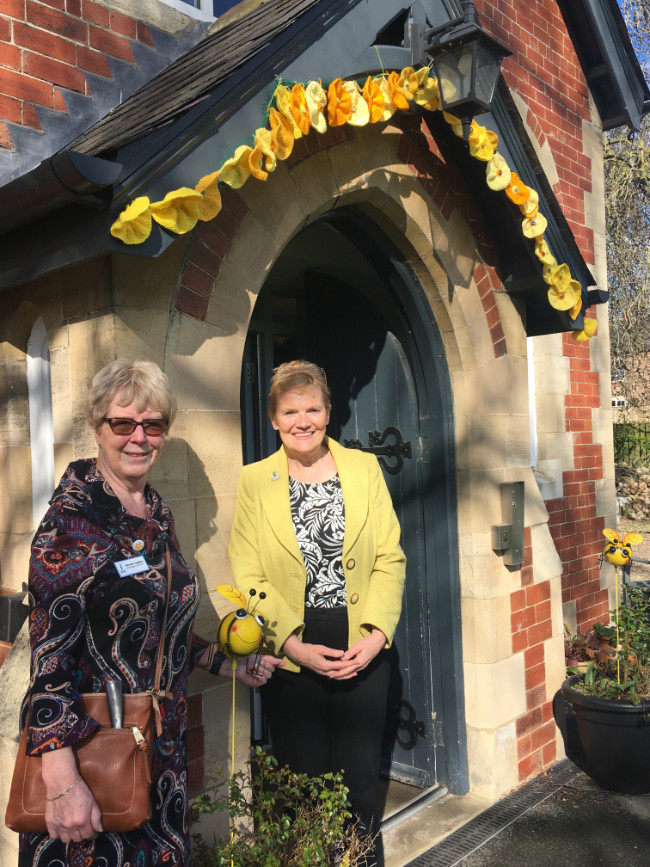 ‘Chief Knitter’ Maureen Ingleton and (R) President Val Hills