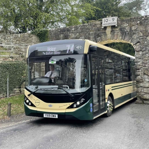 Reliance 74 Bolton Abbey Arch 160422 PW