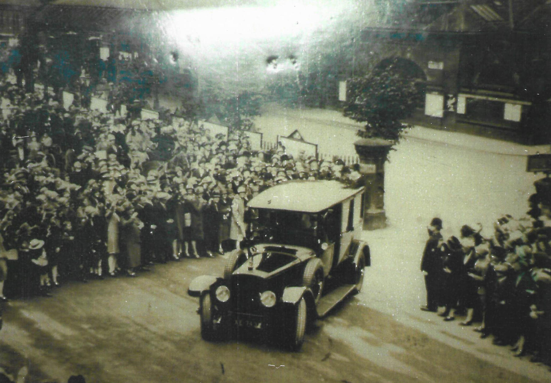  King George and Queen Mary at the station 1925